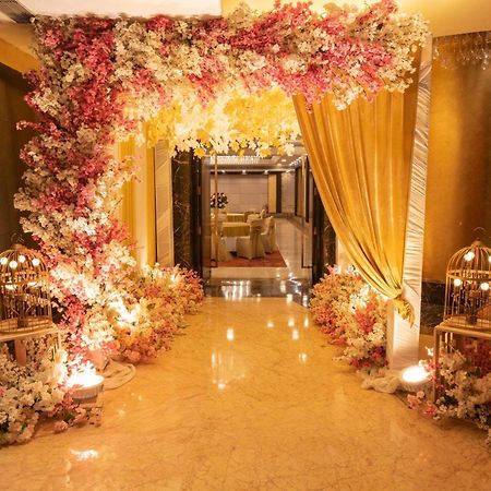 Radisson Blu Kaushambi Delhi Ncr Hotel Gáziábád Kültér fotó