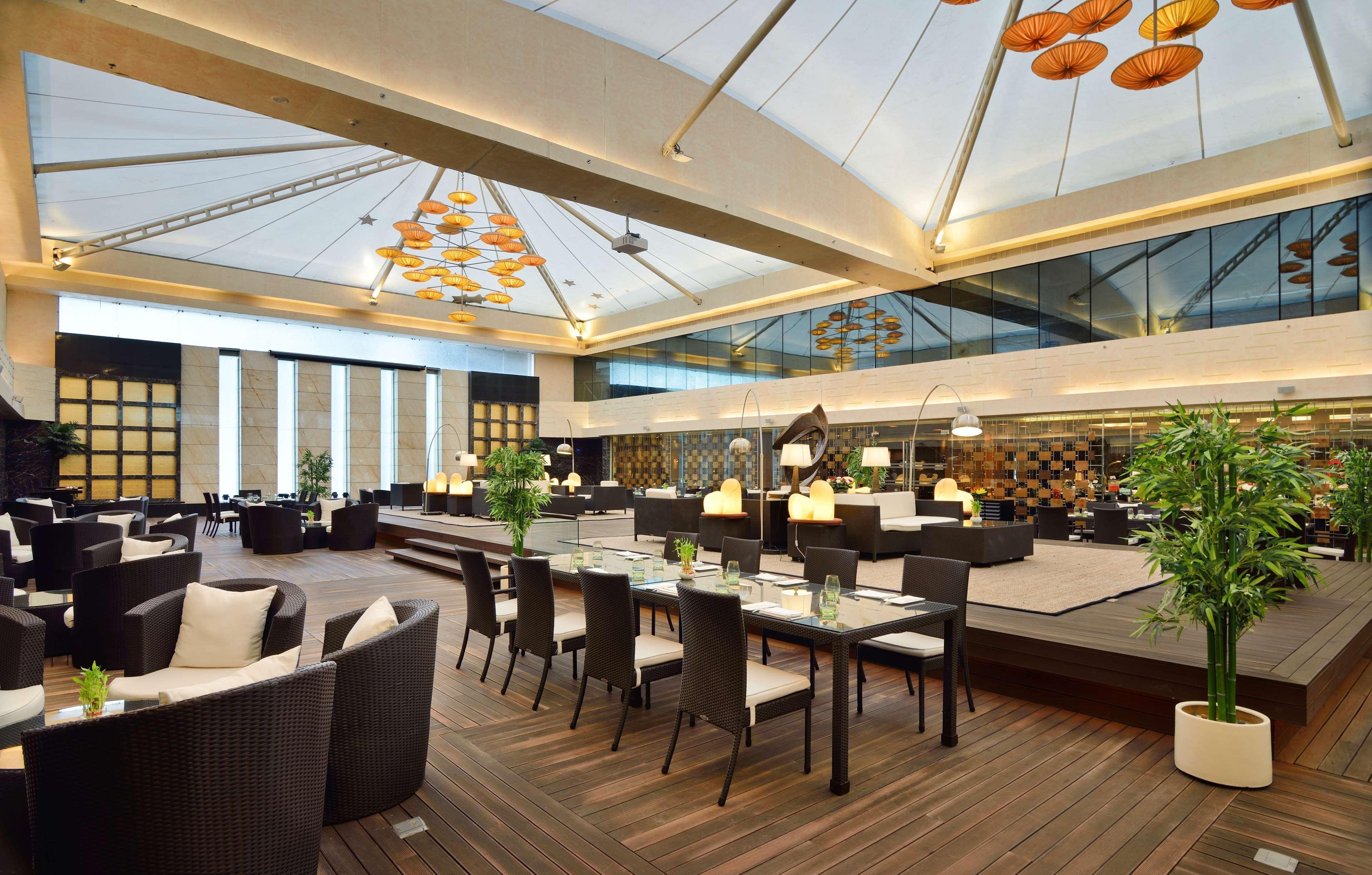 Radisson Blu Kaushambi Delhi Ncr Hotel Gáziábád Kültér fotó