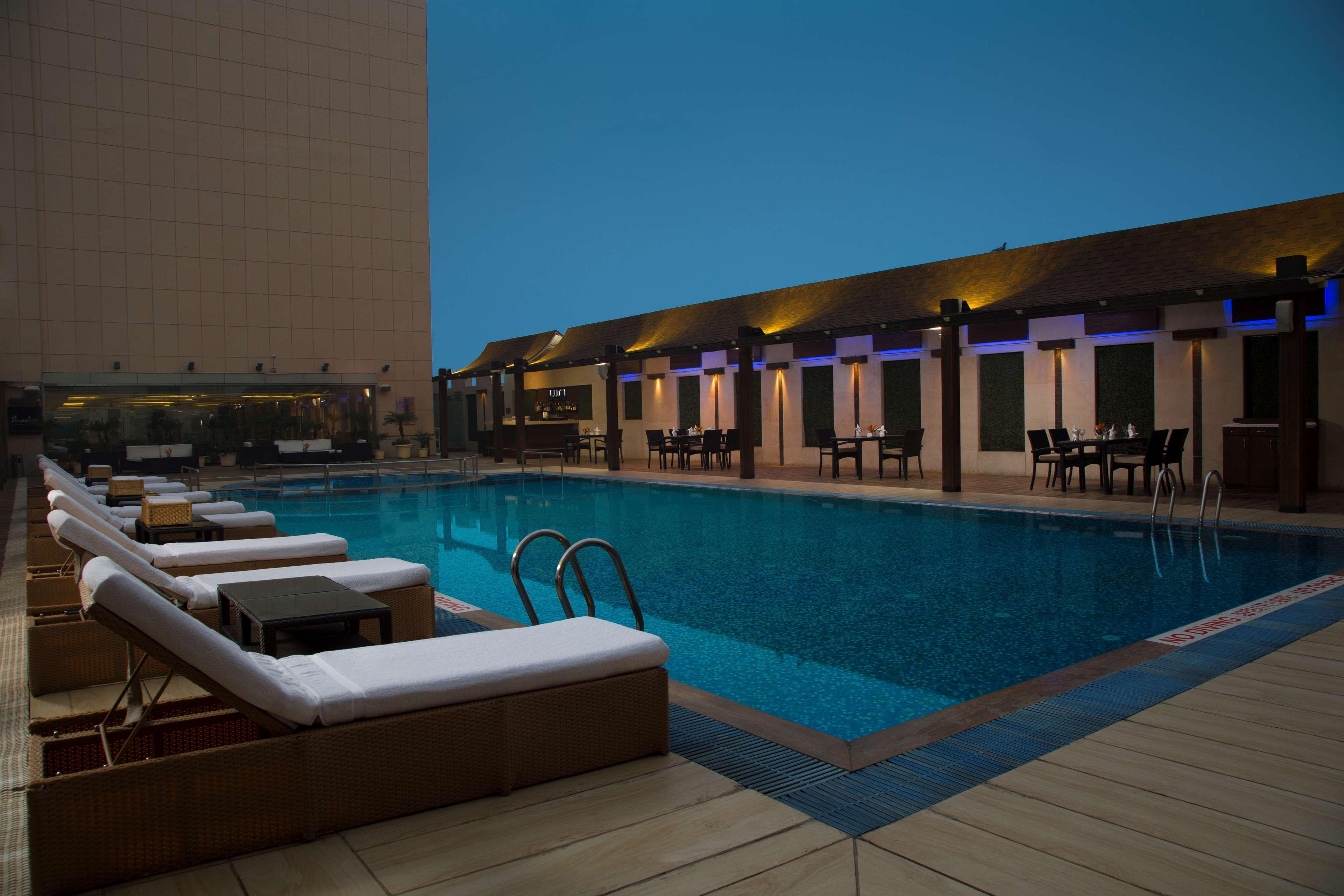 Radisson Blu Kaushambi Delhi Ncr Hotel Gáziábád Kültér fotó