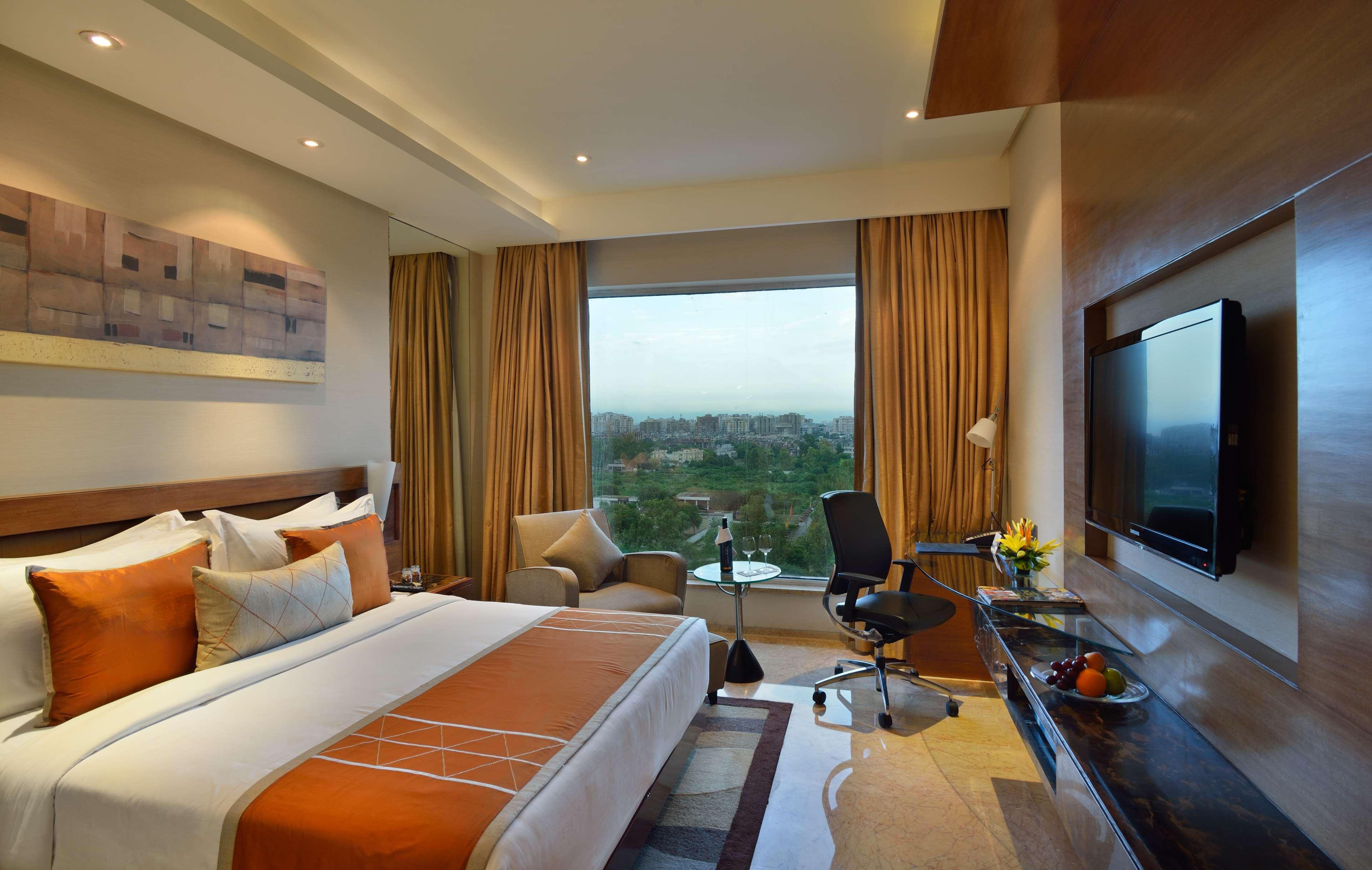 Radisson Blu Kaushambi Delhi Ncr Hotel Gáziábád Kültér fotó