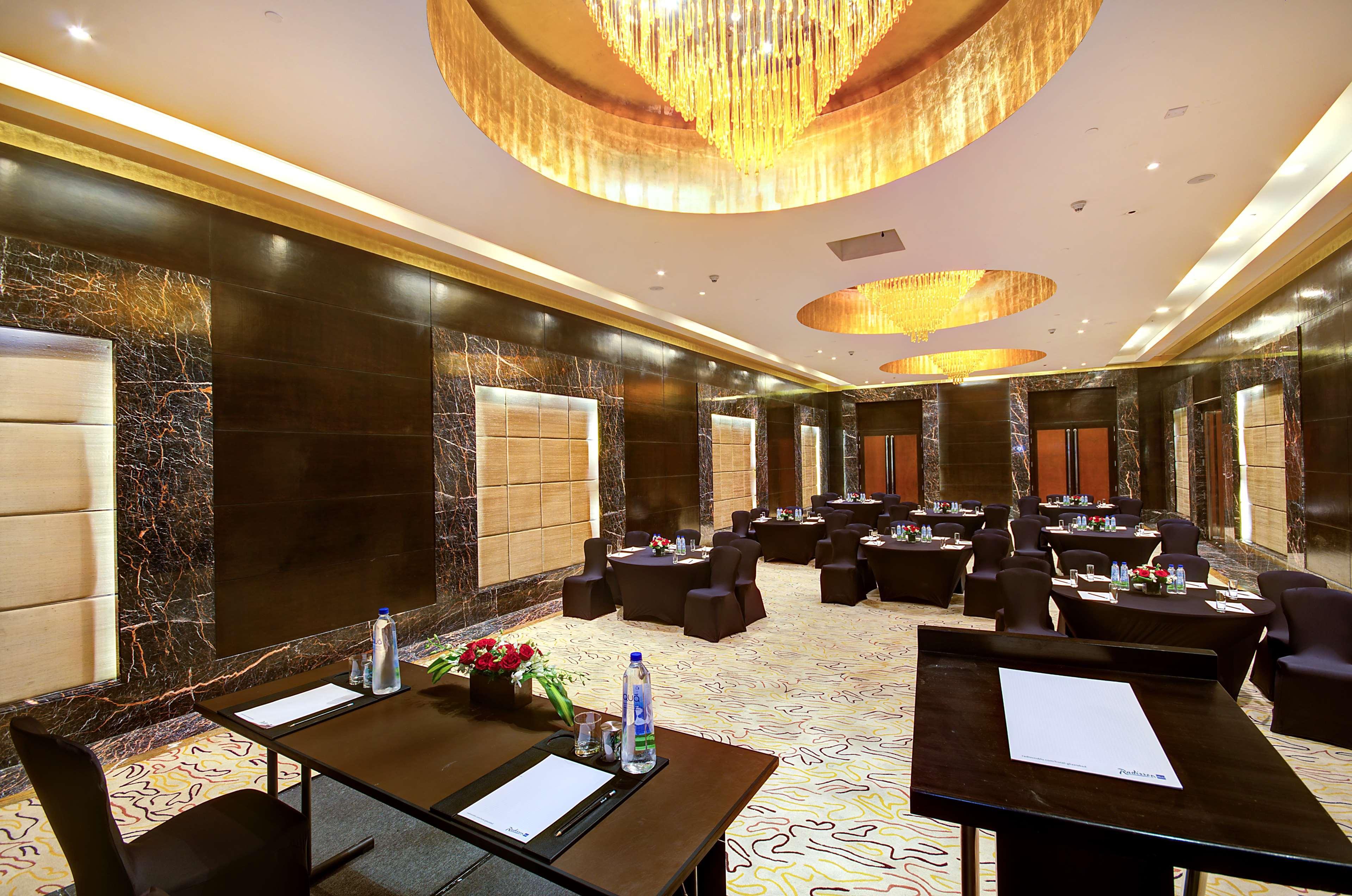 Radisson Blu Kaushambi Delhi Ncr Hotel Gáziábád Kültér fotó