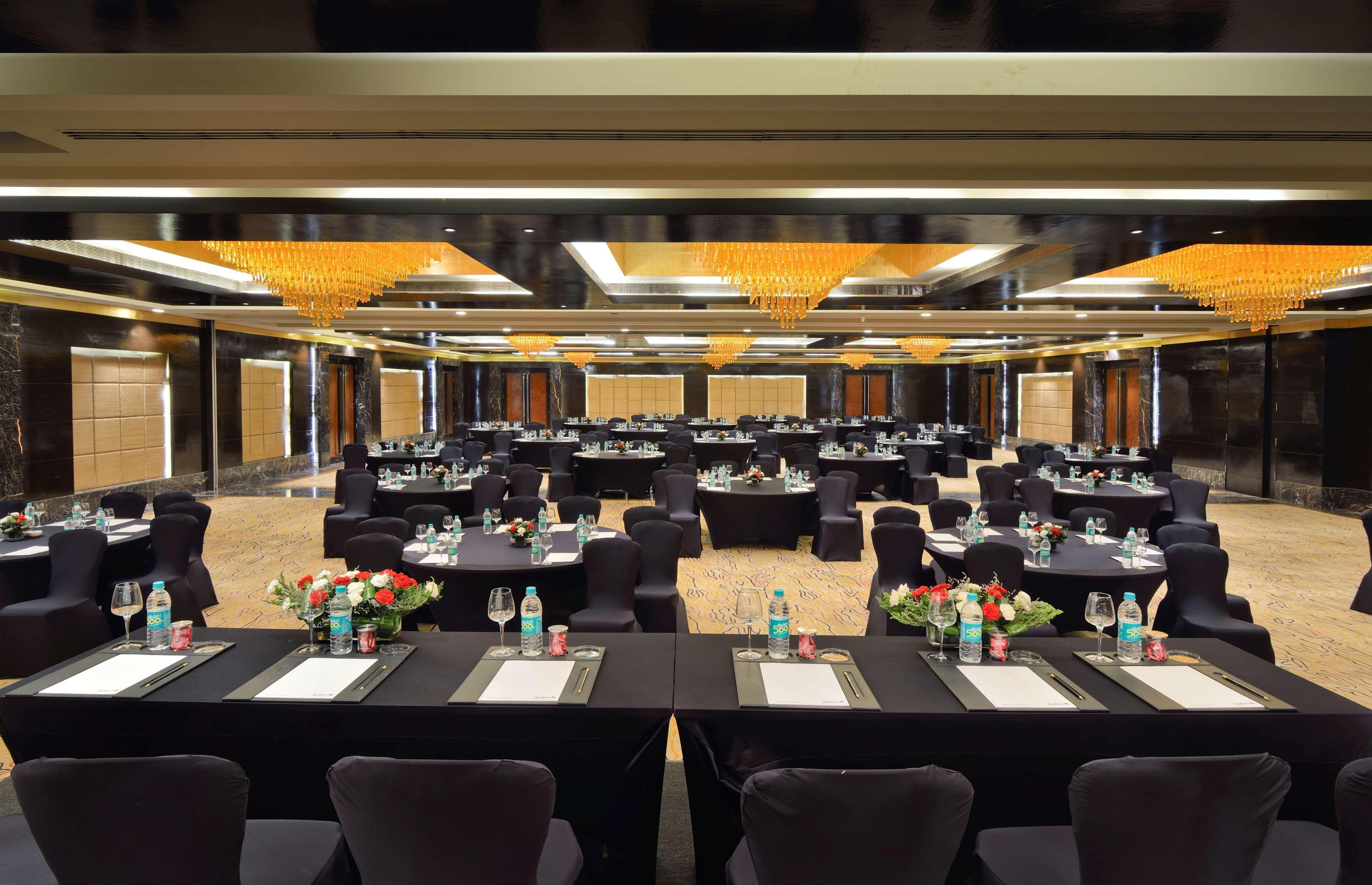 Radisson Blu Kaushambi Delhi Ncr Hotel Gáziábád Kültér fotó