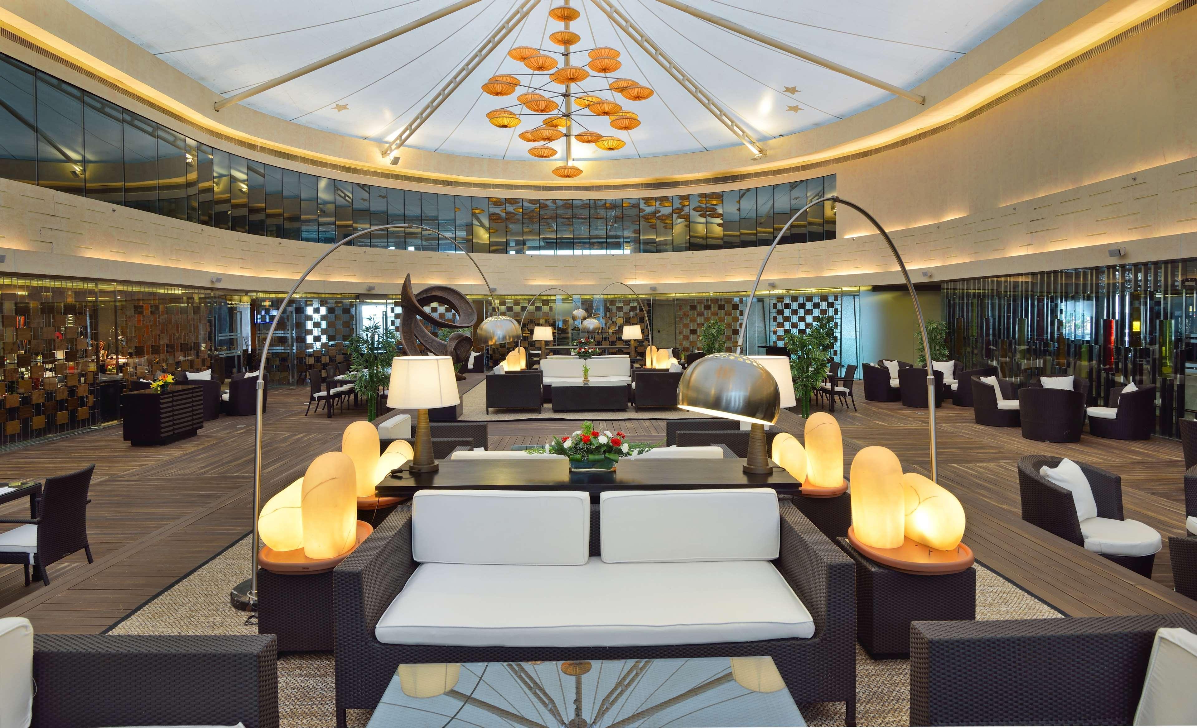 Radisson Blu Kaushambi Delhi Ncr Hotel Gáziábád Kültér fotó