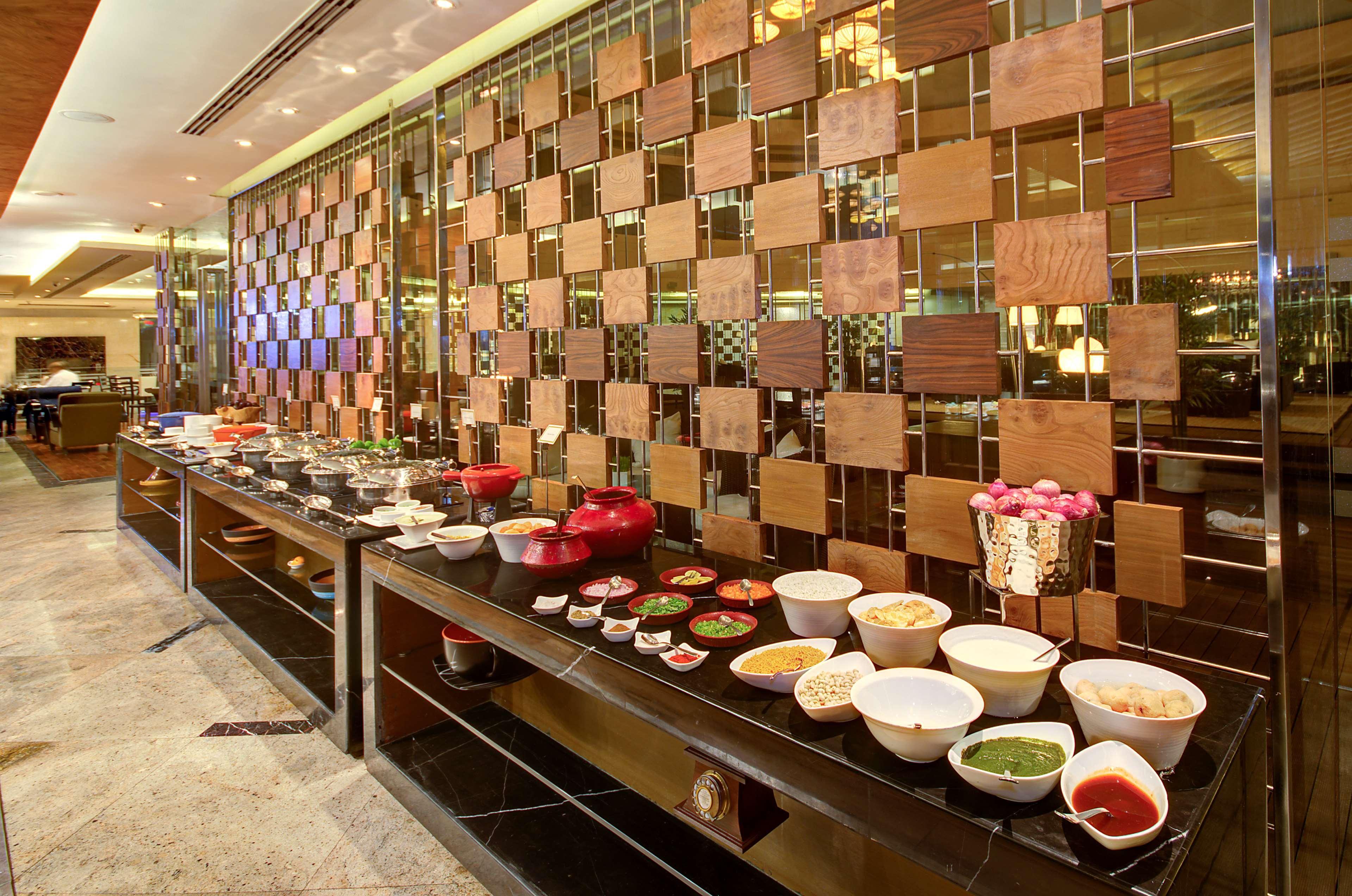 Radisson Blu Kaushambi Delhi Ncr Hotel Gáziábád Kültér fotó