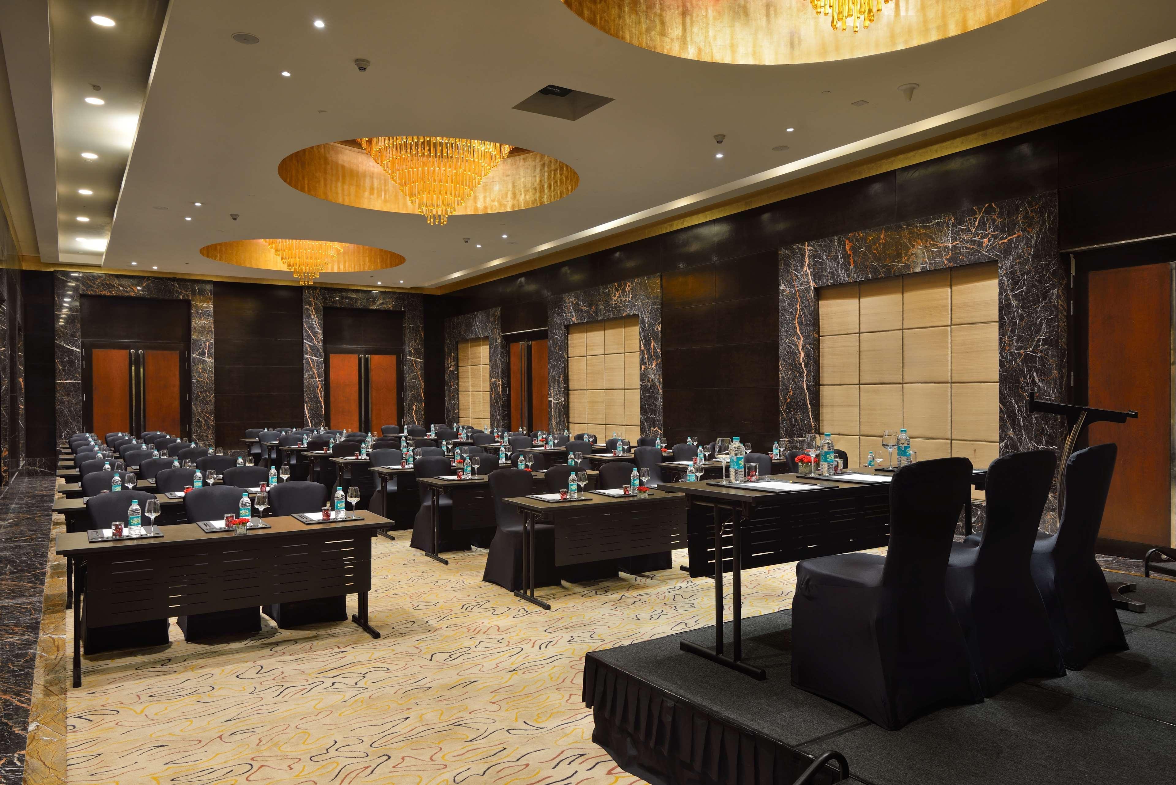 Radisson Blu Kaushambi Delhi Ncr Hotel Gáziábád Kültér fotó