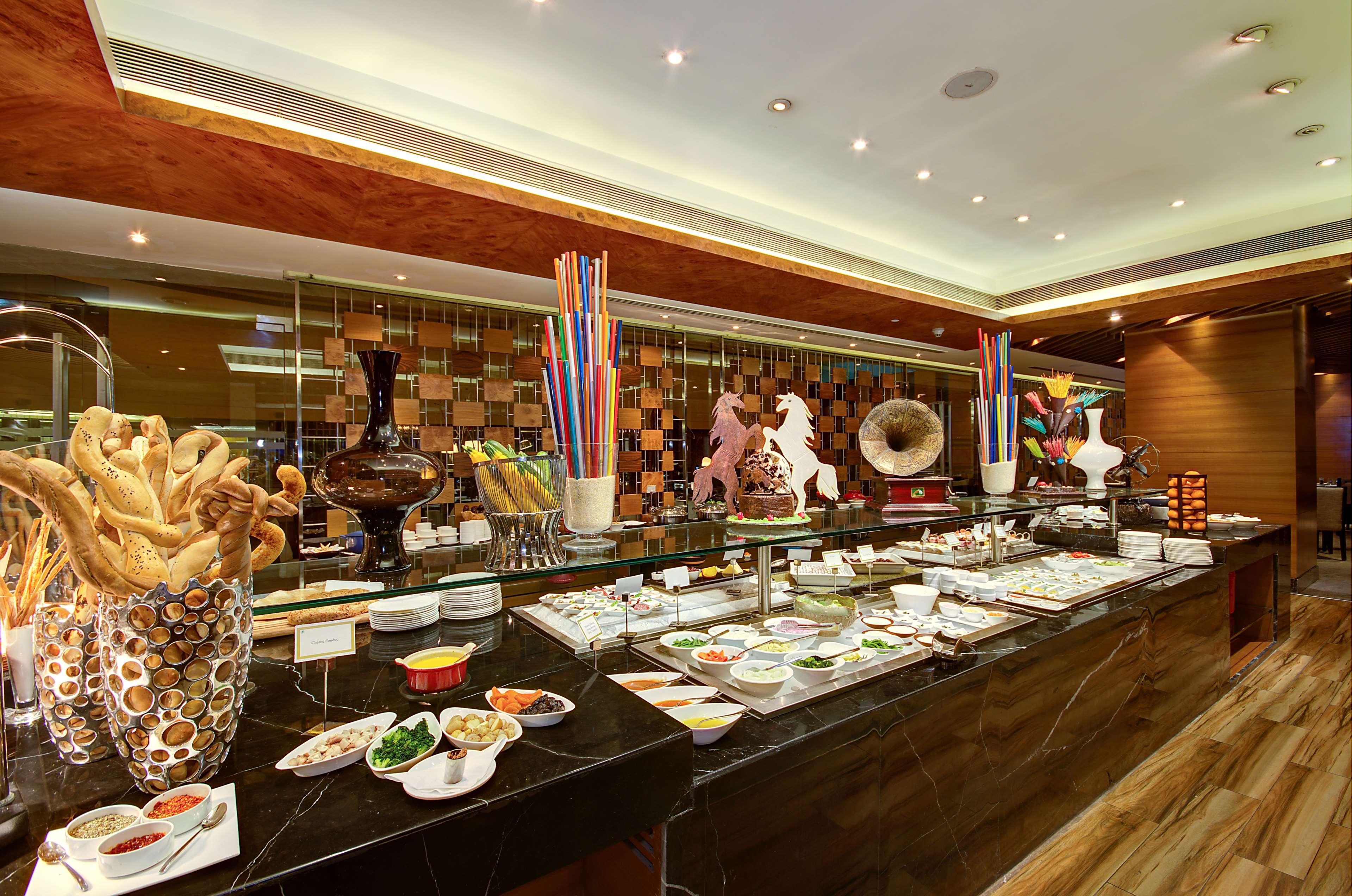 Radisson Blu Kaushambi Delhi Ncr Hotel Gáziábád Kültér fotó
