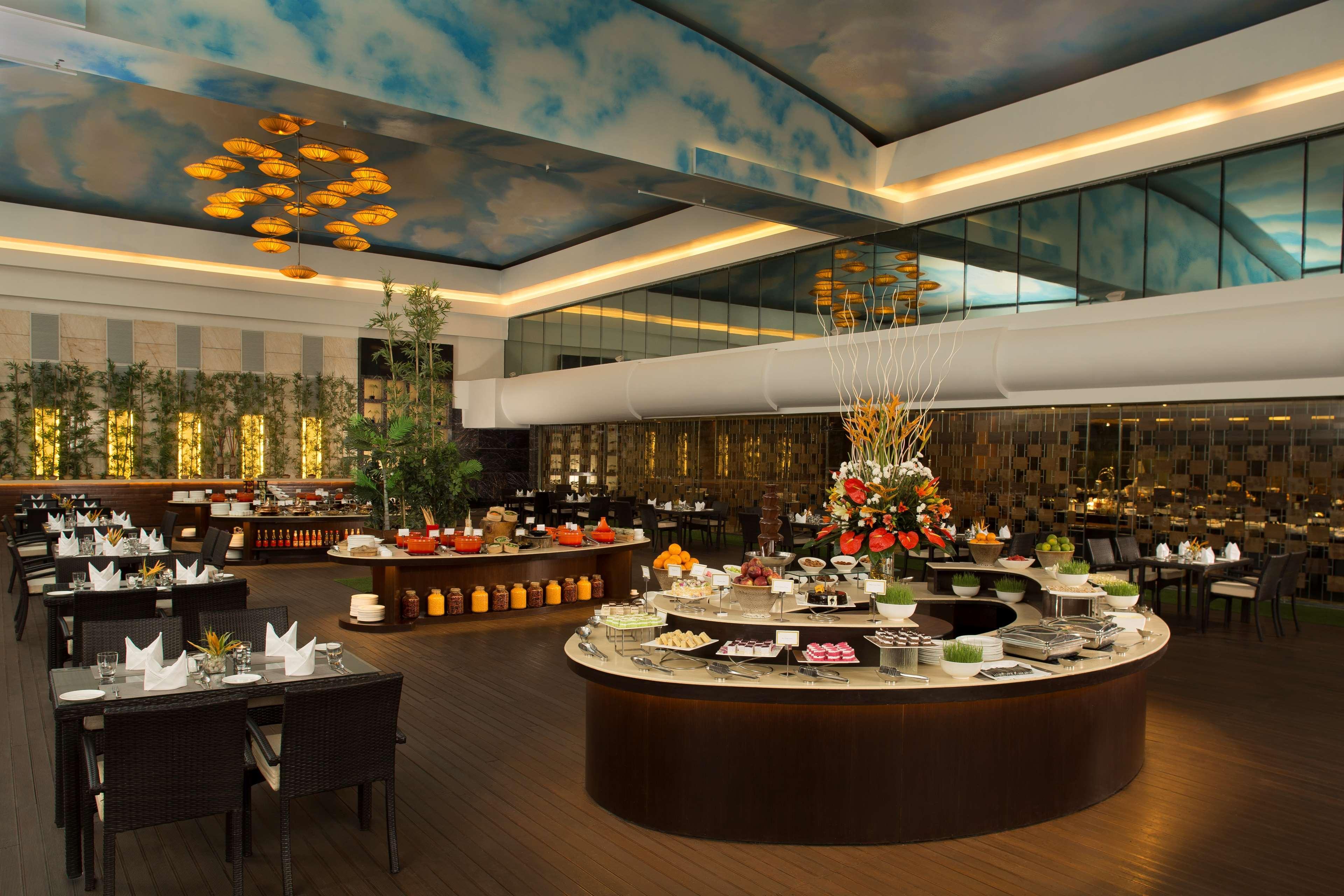 Radisson Blu Kaushambi Delhi Ncr Hotel Gáziábád Kültér fotó