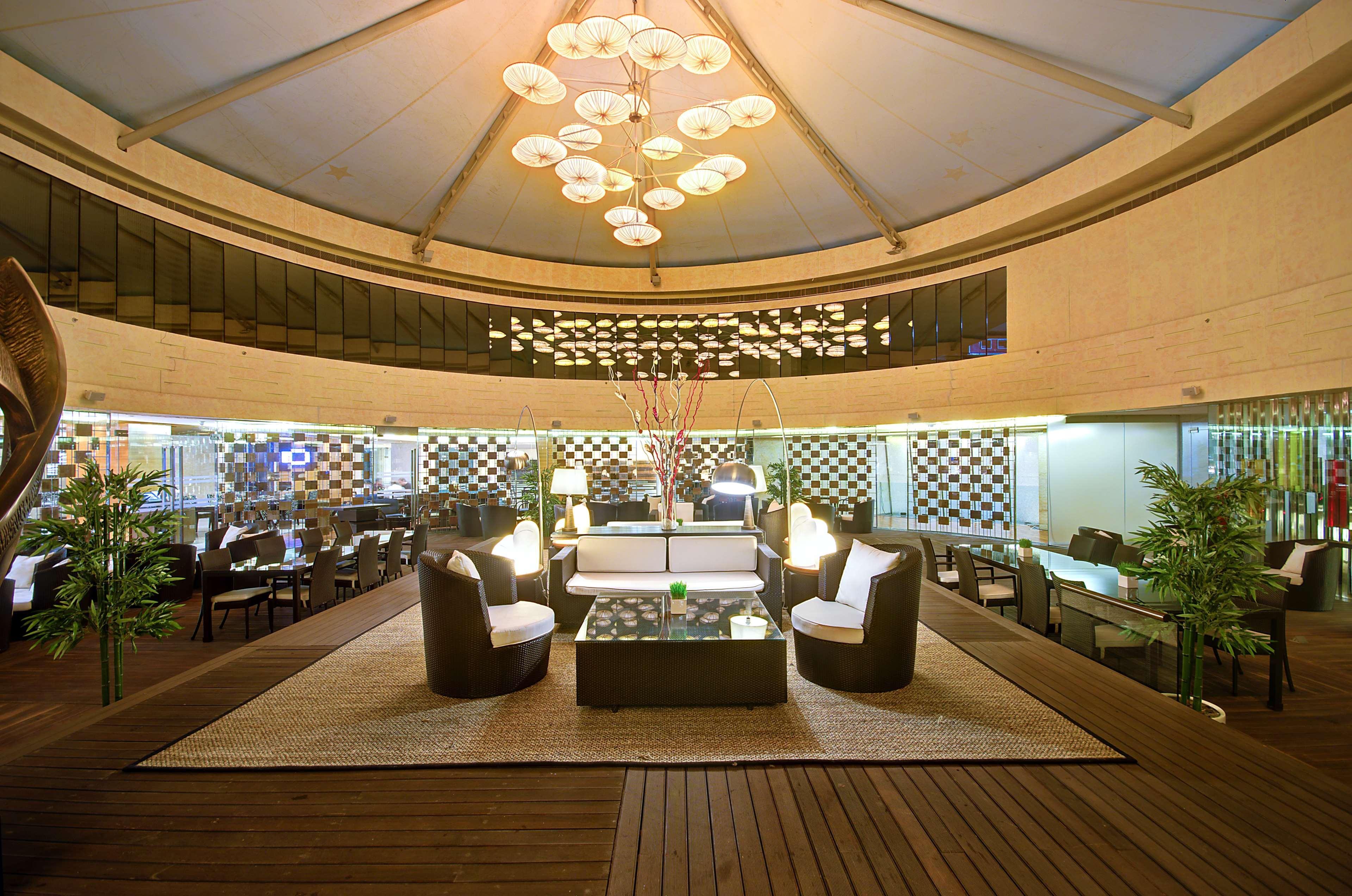 Radisson Blu Kaushambi Delhi Ncr Hotel Gáziábád Kültér fotó
