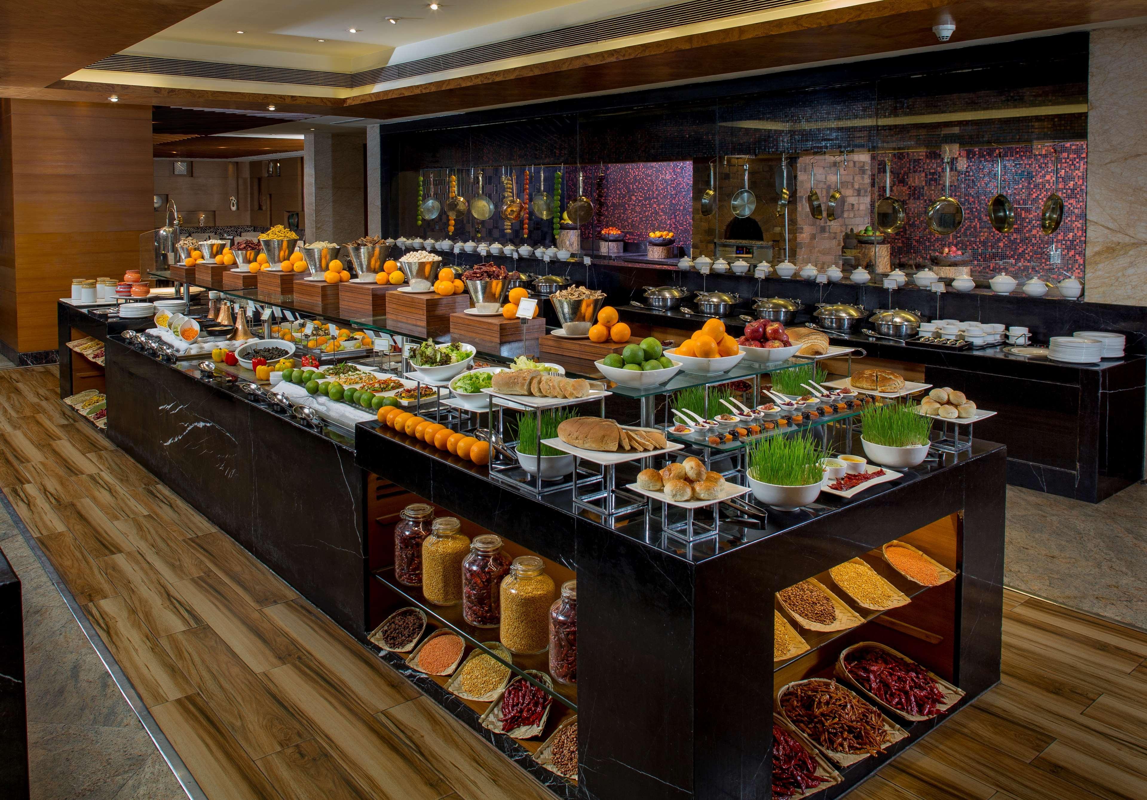 Radisson Blu Kaushambi Delhi Ncr Hotel Gáziábád Kültér fotó
