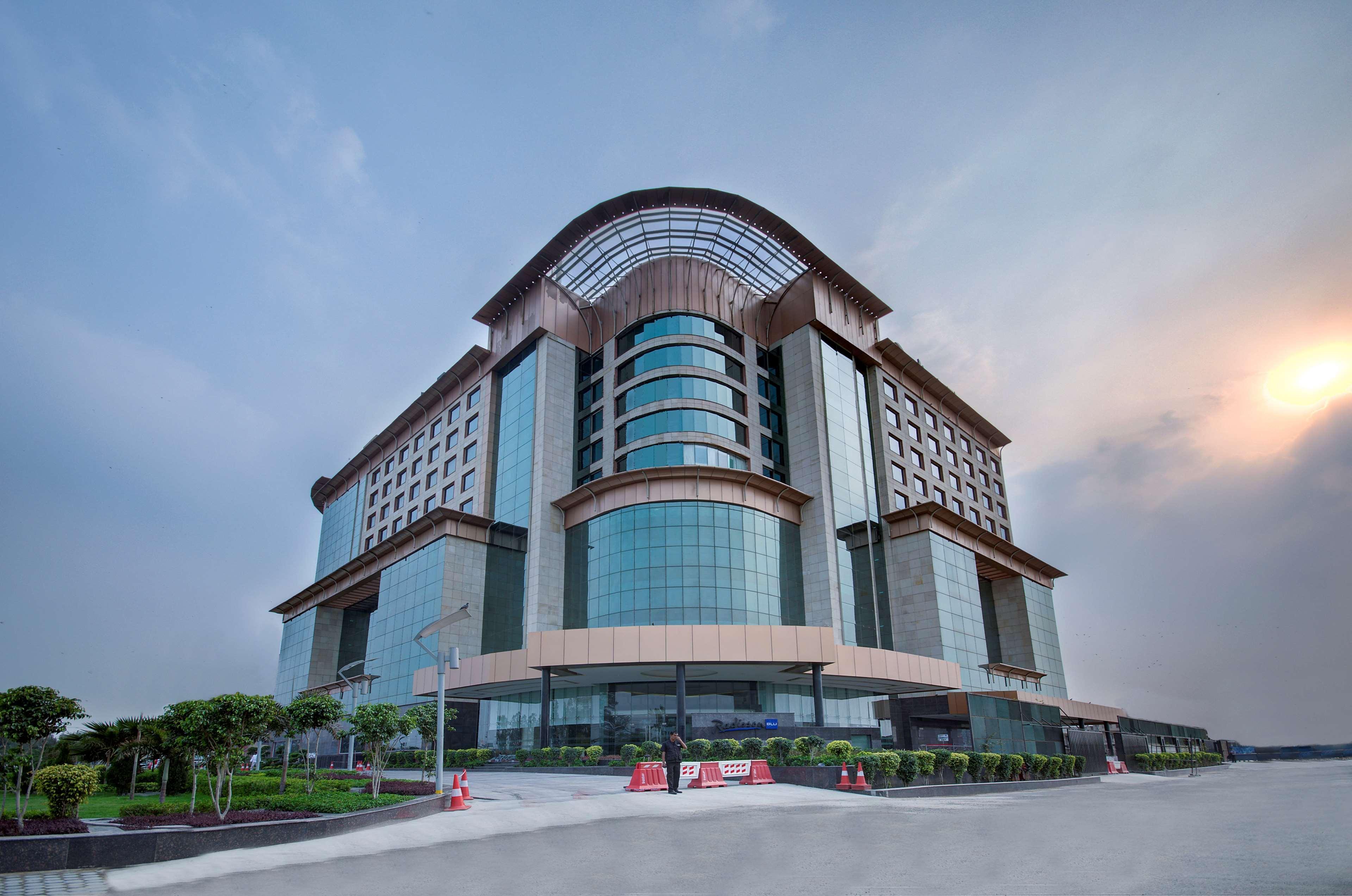 Radisson Blu Kaushambi Delhi Ncr Hotel Gáziábád Kültér fotó