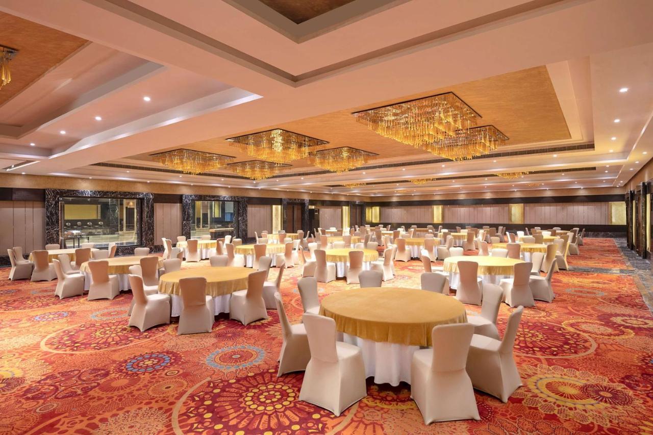 Radisson Blu Kaushambi Delhi Ncr Hotel Gáziábád Kültér fotó