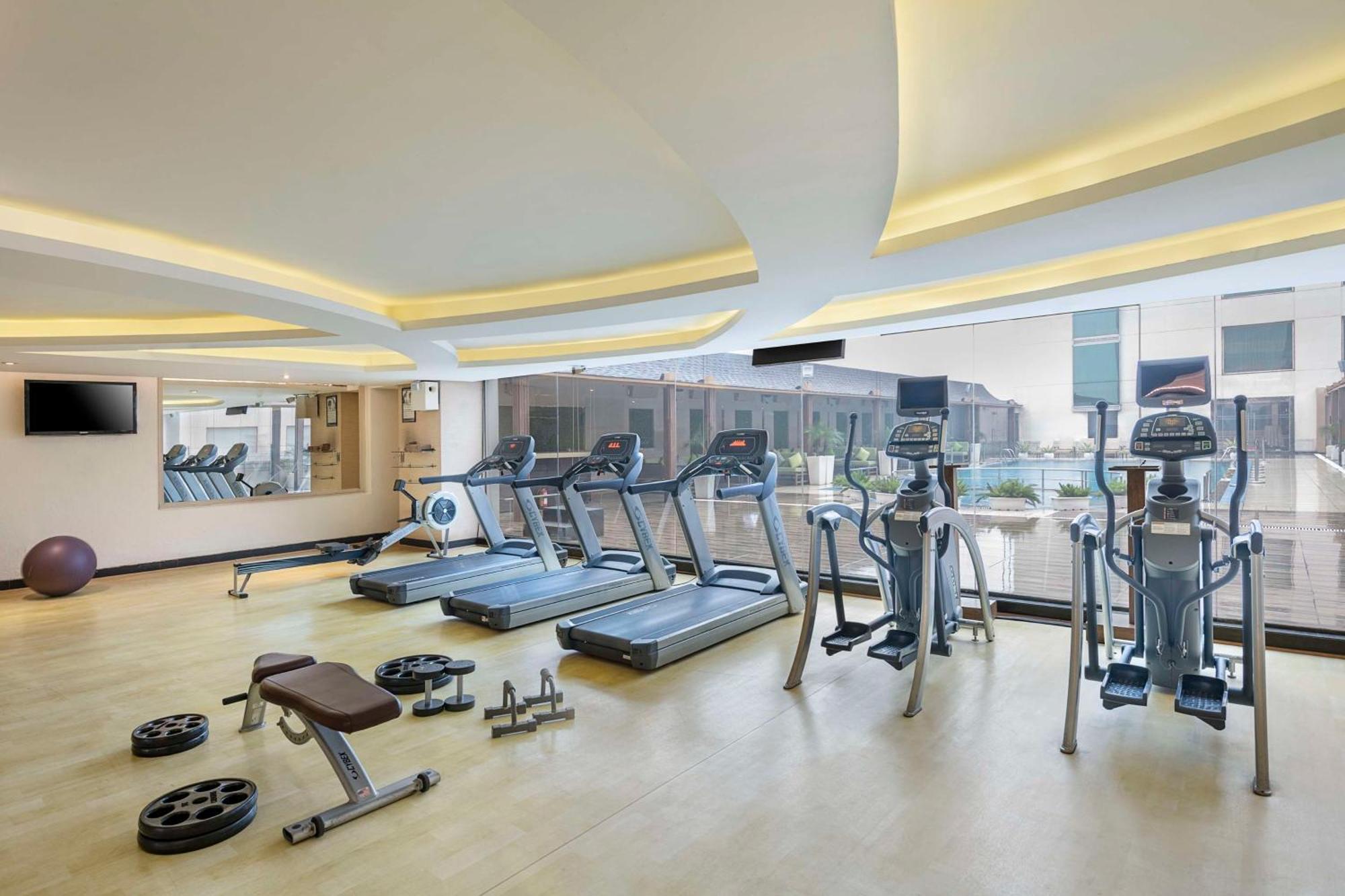 Radisson Blu Kaushambi Delhi Ncr Hotel Gáziábád Kültér fotó