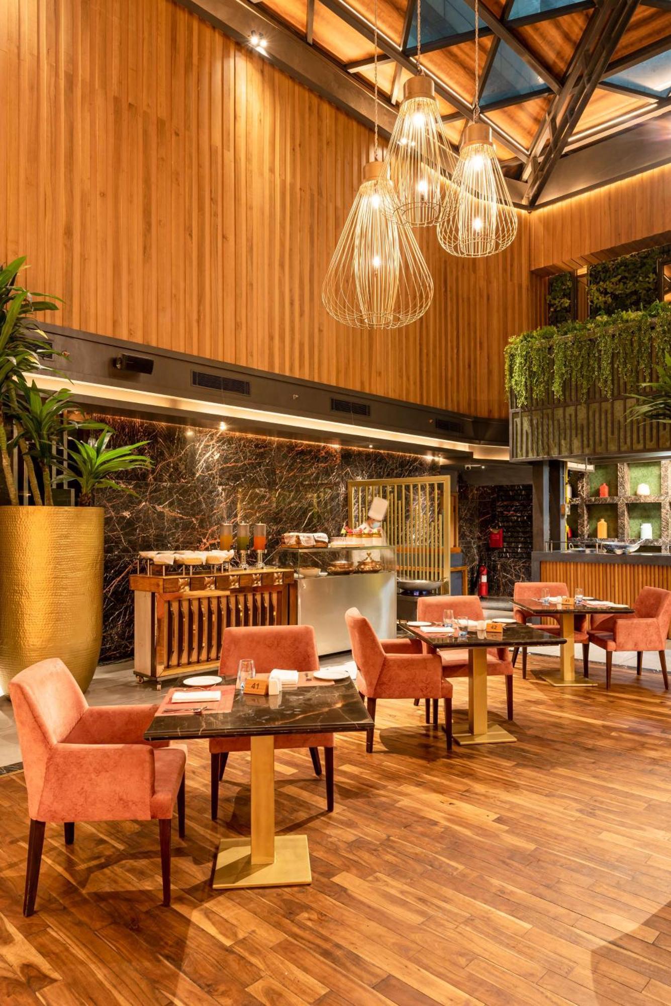 Radisson Blu Kaushambi Delhi Ncr Hotel Gáziábád Kültér fotó
