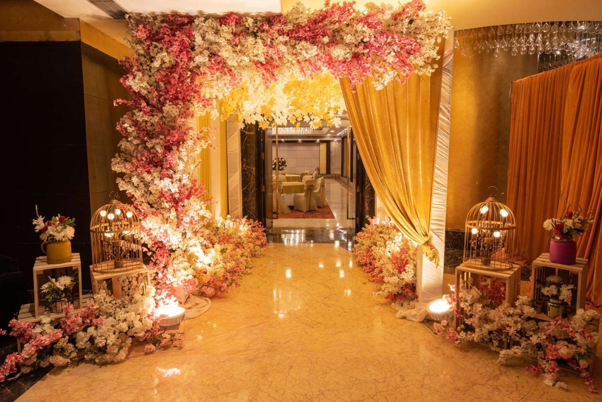 Radisson Blu Kaushambi Delhi Ncr Hotel Gáziábád Kültér fotó