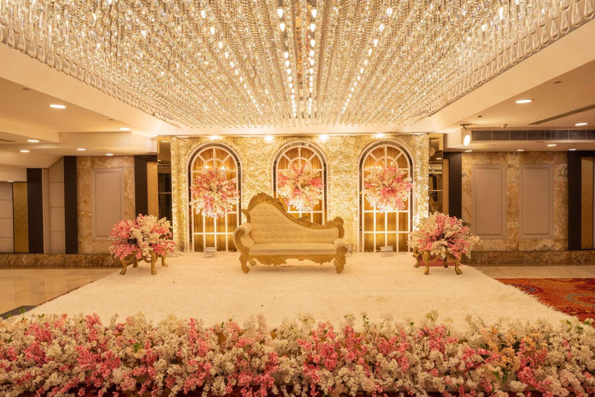 Radisson Blu Kaushambi Delhi Ncr Hotel Gáziábád Kültér fotó