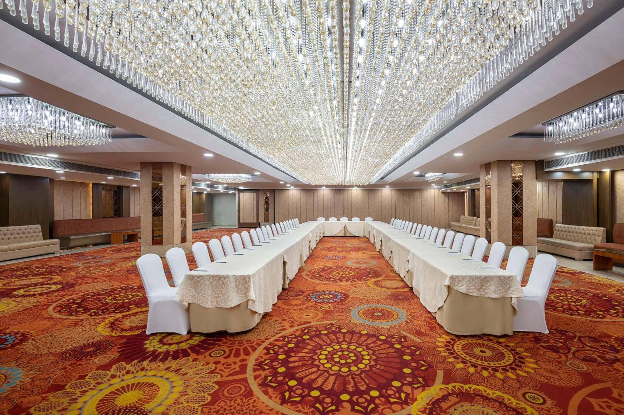 Radisson Blu Kaushambi Delhi Ncr Hotel Gáziábád Kültér fotó