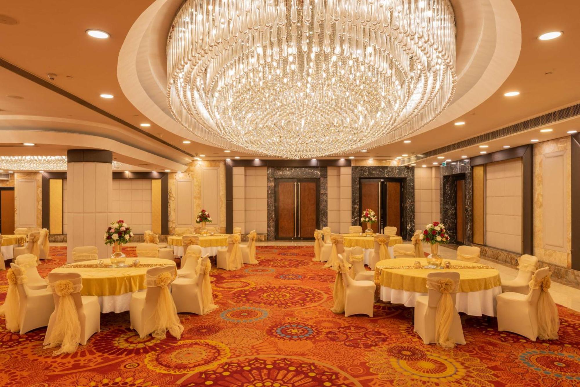 Radisson Blu Kaushambi Delhi Ncr Hotel Gáziábád Kültér fotó