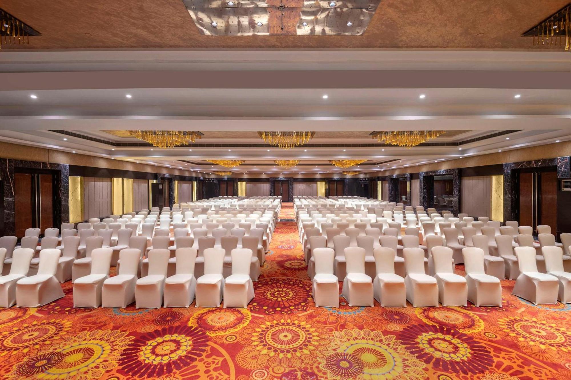 Radisson Blu Kaushambi Delhi Ncr Hotel Gáziábád Kültér fotó